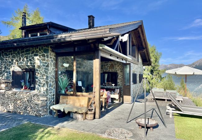 Chalet in Scuol - Bergchalet Flöna: Luxuriöses freistehendes 5 Zimmer-Chalet an der Pist mit Hotpot & Sauna Chalet in Scuol - Bergchalet Flöna: Luxuriöses freistehendes 5 Zimmer-Chalet an der Pist mit Hotpot & Sauna