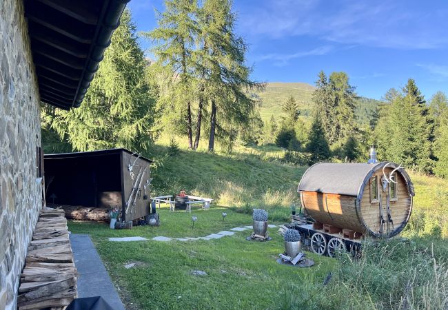 Chalet in Scuol - Bergchalet Flöna: Luxuriöses freistehendes 5 Zimmer-Chalet an der Pist mit Hotpot & Sauna Chalet in Scuol - Bergchalet Flöna: Luxuriöses freistehendes 5 Zimmer-Chalet an der Pist mit Hotpot & Sauna
