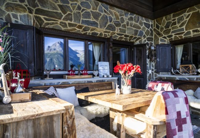 Chalet in Scuol - Bergchalet Flöna: Luxuriöses freistehendes 5 Zimmer-Chalet an der Pist mit Hotpot & Sauna Chalet in Scuol - Bergchalet Flöna: Luxuriöses freistehendes 5 Zimmer-Chalet an der Pist mit Hotpot & Sauna
