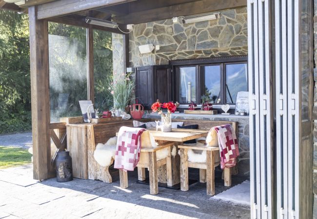 Chalet in Scuol - Bergchalet Flöna: Luxuriöses freistehendes 5 Zimmer-Chalet an der Pist mit Hotpot & Sauna Chalet in Scuol - Bergchalet Flöna: Luxuriöses freistehendes 5 Zimmer-Chalet an der Pist mit Hotpot & Sauna