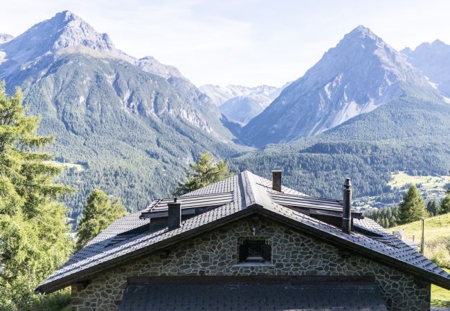 Chalet in Scuol - Bergchalet Flöna: Luxuriöses freistehendes 5 Zimmer-Chalet an der Pist mit Hotpot & Sauna Chalet in Scuol - Bergchalet Flöna: Luxuriöses freistehendes 5 Zimmer-Chalet an der Pist mit Hotpot & Sauna