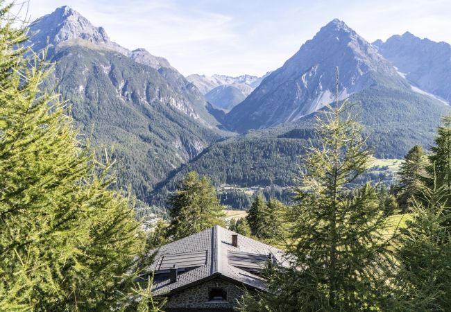 Chalet in Scuol - Bergchalet Flöna: Luxuriöses freistehendes 5 Zimmer-Chalet an der Pist mit Hotpot & Sauna Chalet in Scuol - Bergchalet Flöna: Luxuriöses freistehendes 5 Zimmer-Chalet an der Pist mit Hotpot & Sauna