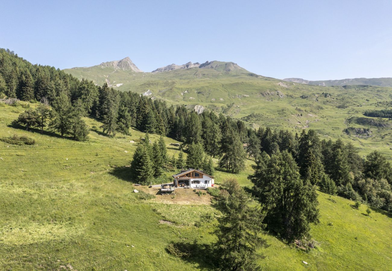 Chalet in Scuol - Bergchalet Flöna: Luxuriöses freistehendes 5 Zimmer-Chalet an der Pist mit Hotpot & Sauna