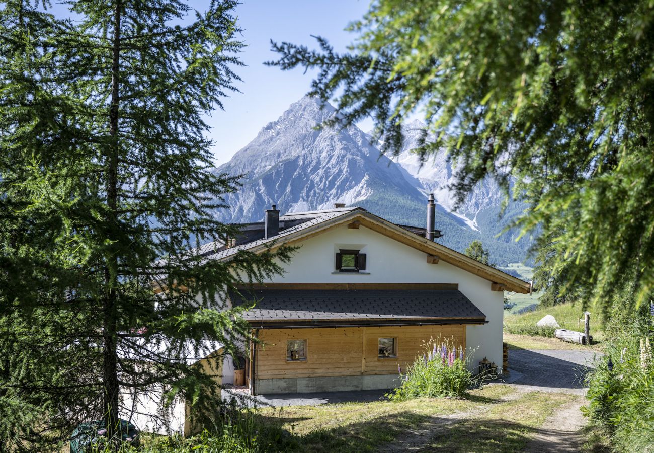 Chalet in Scuol - Bergchalet Flöna: Luxuriöses freistehendes 5 Zimmer-Chalet an der Pist mit Hotpot & Sauna