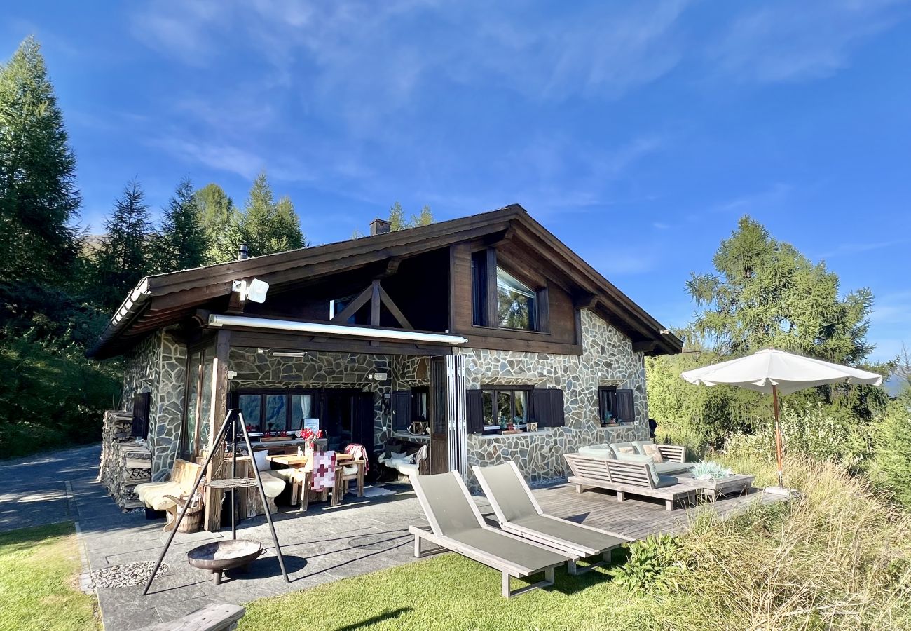 Chalet in Scuol - Bergchalet Flöna: Luxuriöses freistehendes 5 Zimmer-Chalet an der Pist mit Hotpot & Sauna