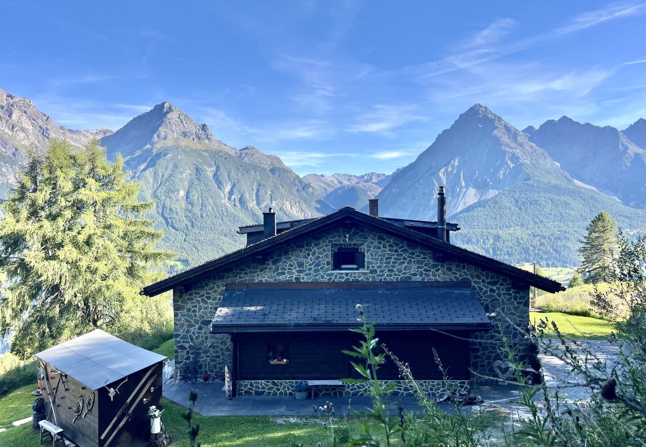 Chalet in Scuol - Bergchalet Flöna: Luxuriöses freistehendes 5 Zimmer-Chalet an der Pist mit Hotpot & Sauna