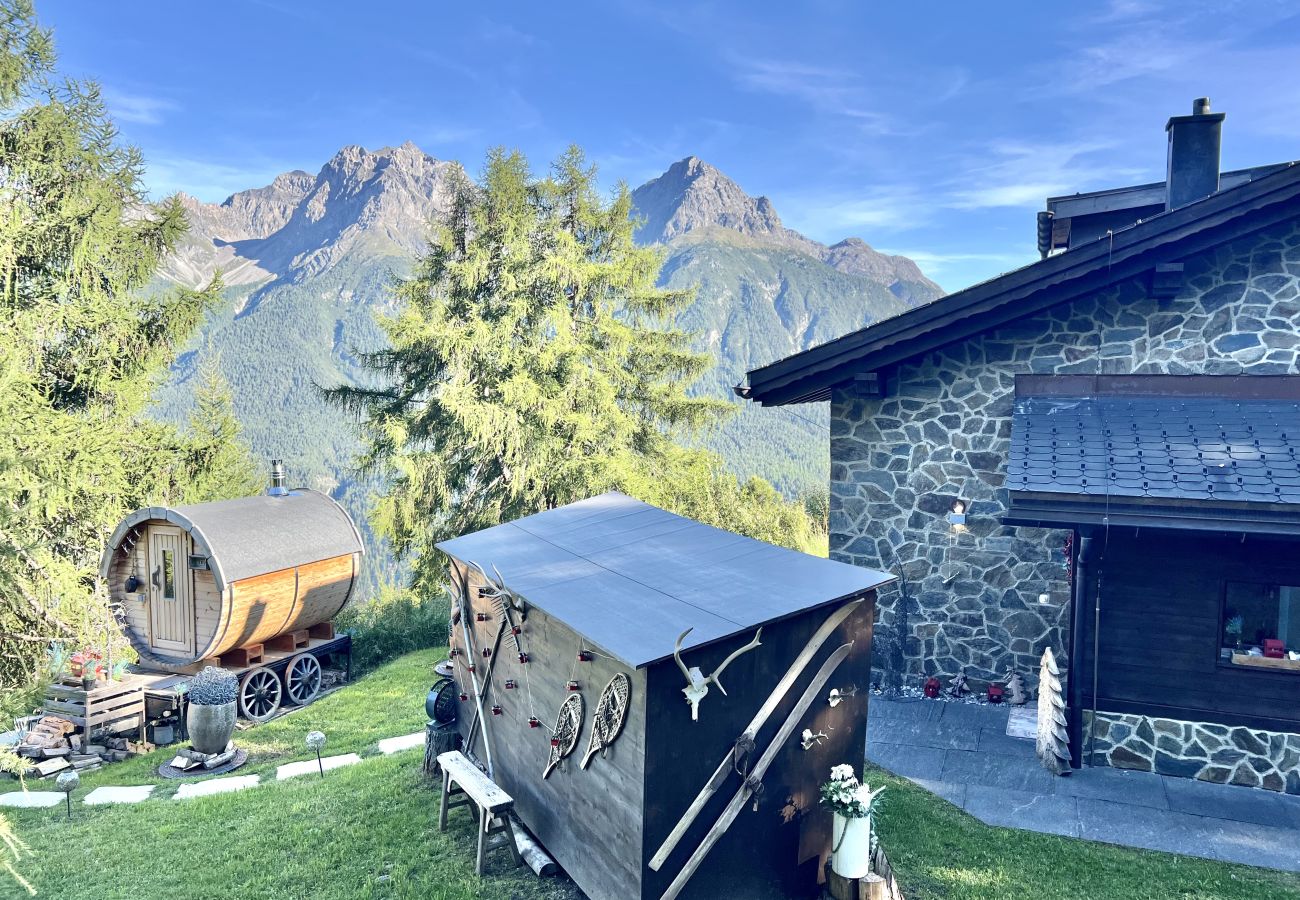 Chalet in Scuol - Bergchalet Flöna: Luxuriöses freistehendes 5 Zimmer-Chalet an der Pist mit Hotpot & Sauna
