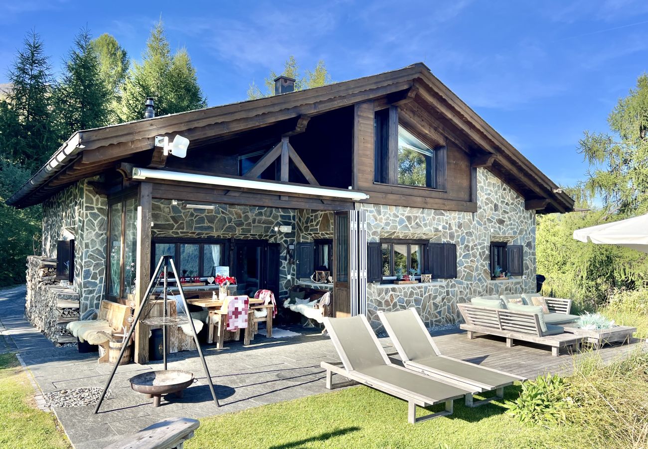 Chalet in Scuol - Bergchalet Flöna: Luxuriöses freistehendes 5 Zimmer-Chalet an der Pist mit Hotpot & Sauna