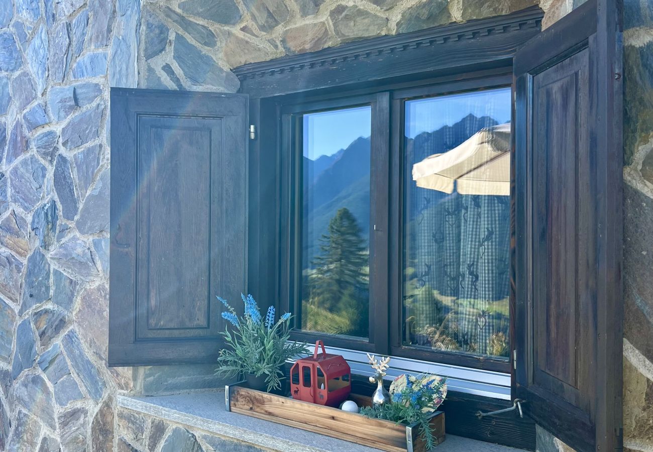 Chalet in Scuol - Bergchalet Flöna: Luxuriöses freistehendes 5 Zimmer-Chalet an der Pist mit Hotpot & Sauna