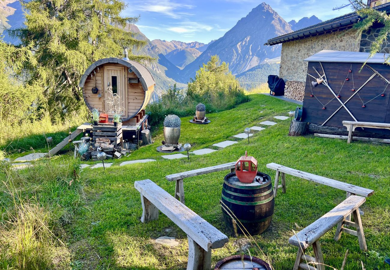 Chalet in Scuol - Bergchalet Flöna: Luxuriöses freistehendes 5 Zimmer-Chalet an der Pist mit Hotpot & Sauna