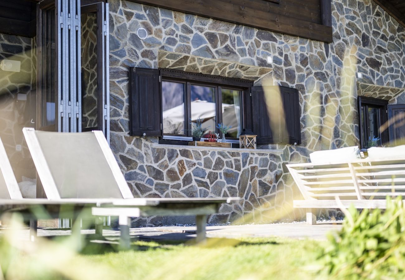 Chalet in Scuol - Bergchalet Flöna: Luxuriöses freistehendes 5 Zimmer-Chalet an der Pist mit Hotpot & Sauna