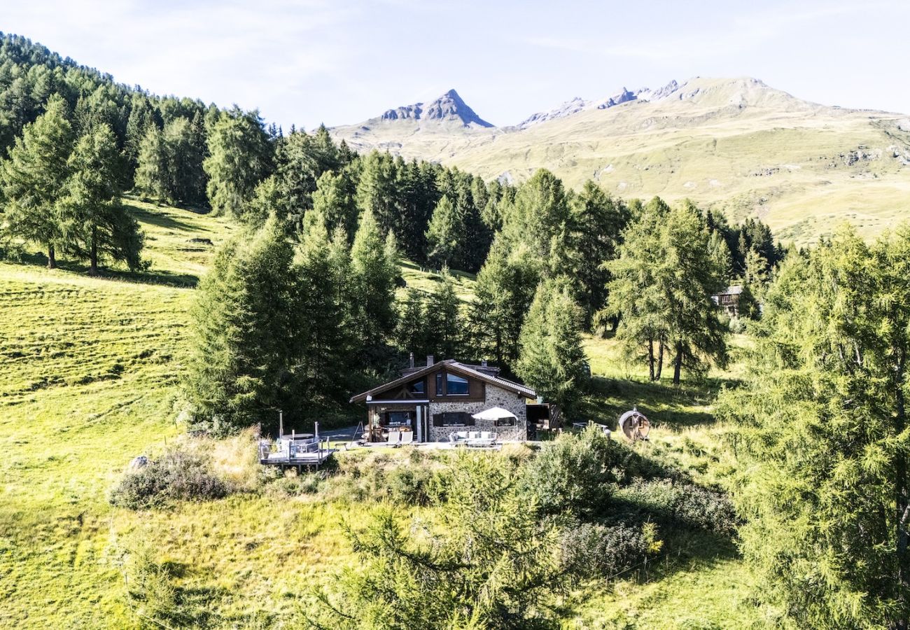 Chalet in Scuol - Bergchalet Flöna: Luxuriöses freistehendes 5 Zimmer-Chalet an der Pist mit Hotpot & Sauna