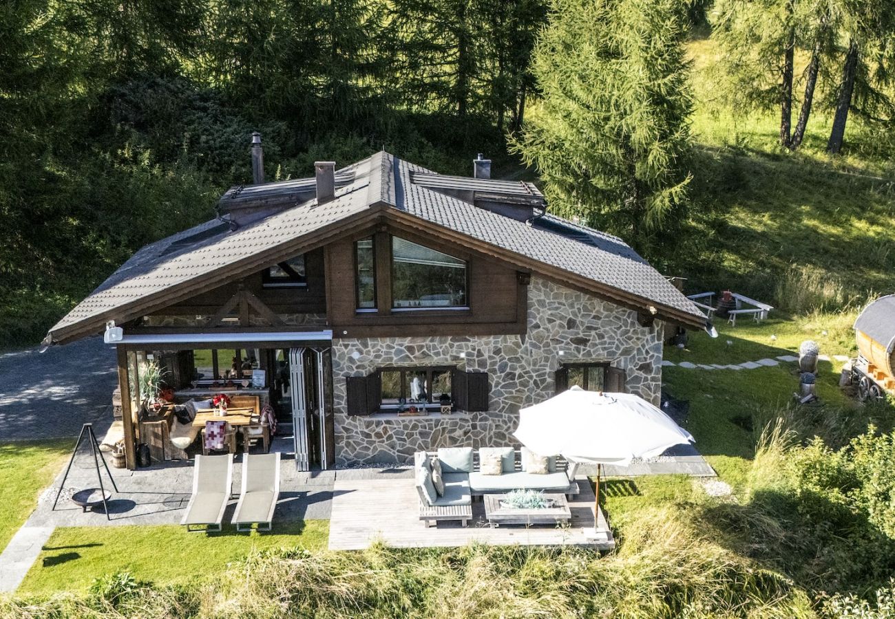 Chalet in Scuol - Bergchalet Flöna: Luxuriöses freistehendes 5 Zimmer-Chalet an der Pist mit Hotpot & Sauna