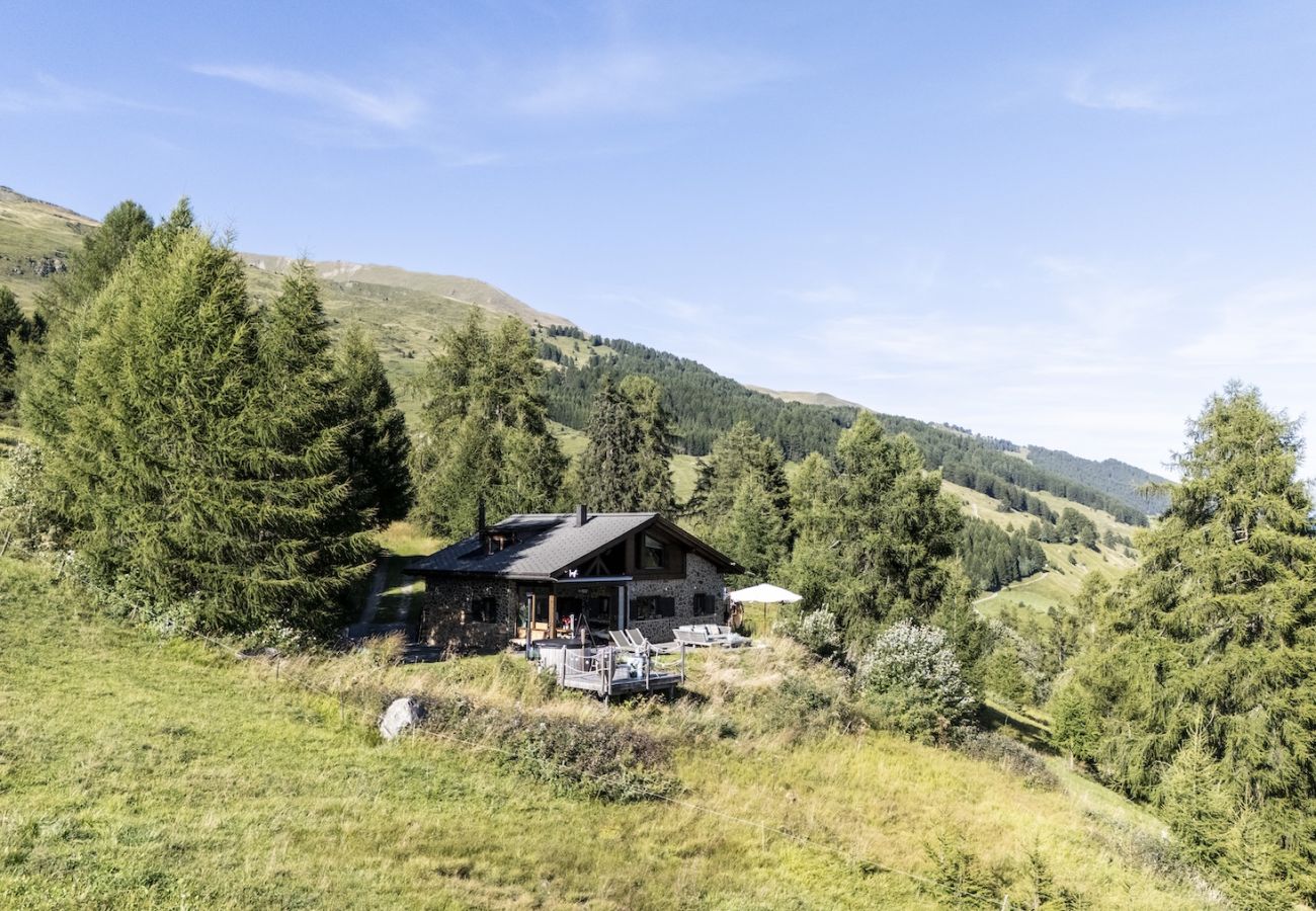 Chalet in Scuol - Bergchalet Flöna: Luxuriöses freistehendes 5 Zimmer-Chalet an der Pist mit Hotpot & Sauna