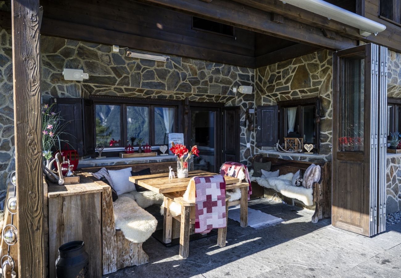 Chalet in Scuol - Bergchalet Flöna: Luxuriöses freistehendes 5 Zimmer-Chalet an der Pist mit Hotpot & Sauna