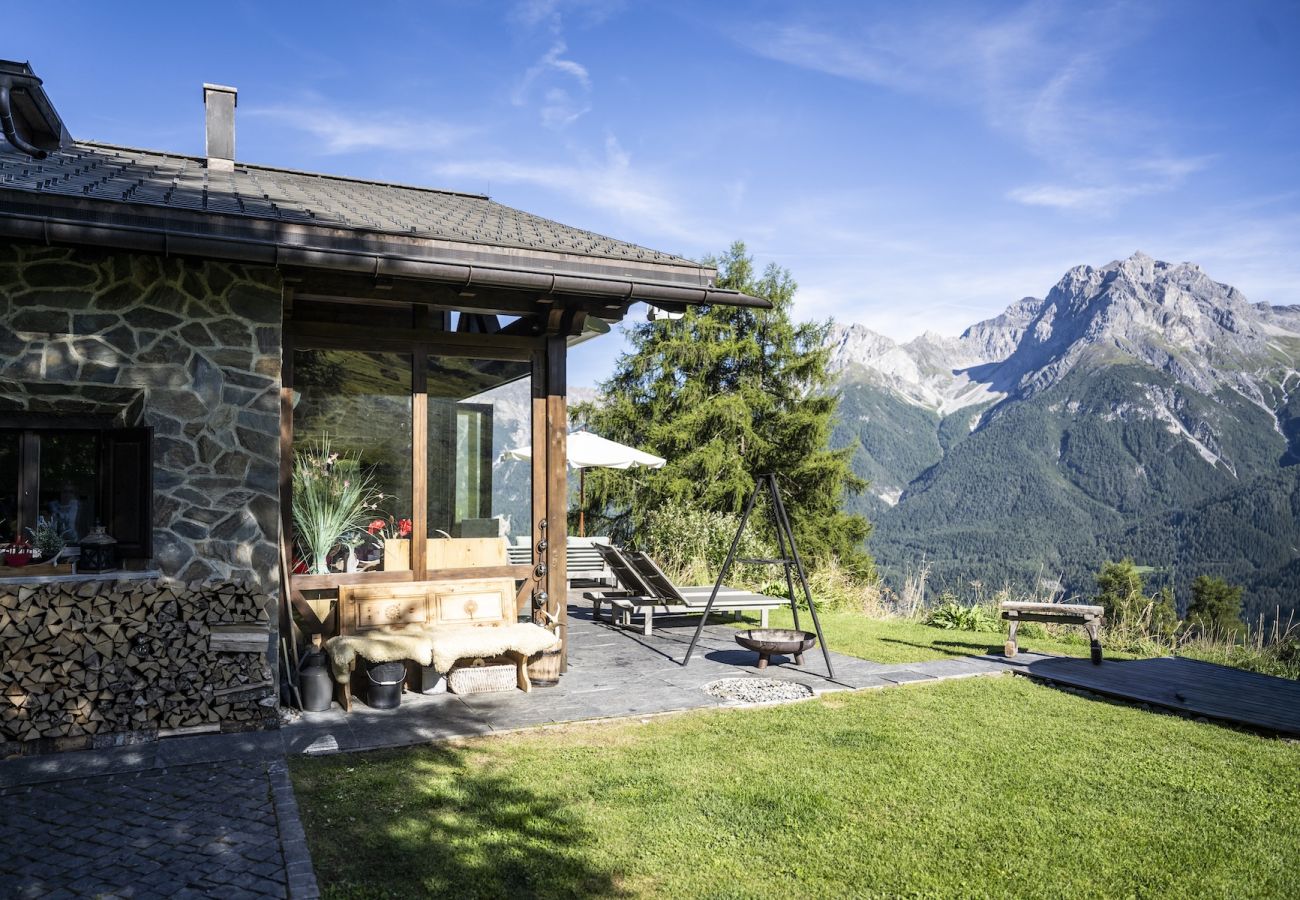 Chalet in Scuol - Bergchalet Flöna: Luxuriöses freistehendes 5 Zimmer-Chalet an der Pist mit Hotpot & Sauna