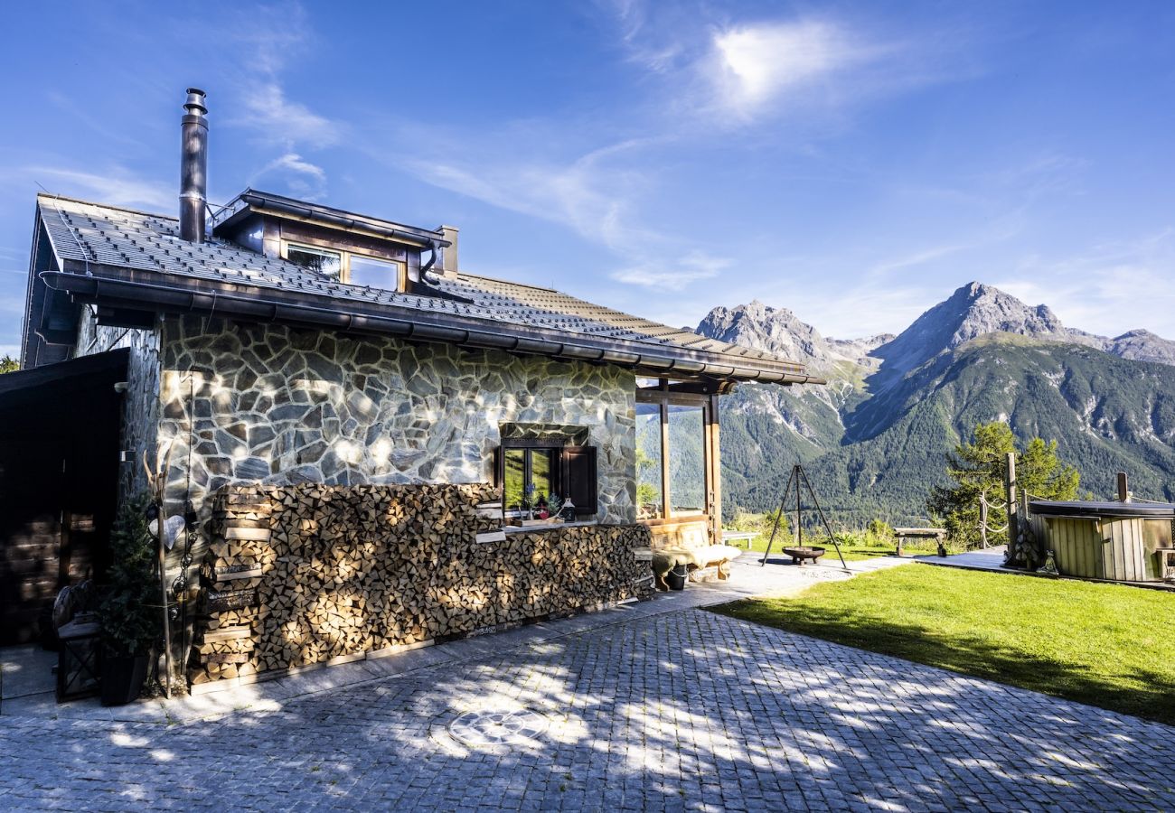 Chalet in Scuol - Bergchalet Flöna: Luxuriöses freistehendes 5 Zimmer-Chalet an der Pist mit Hotpot & Sauna