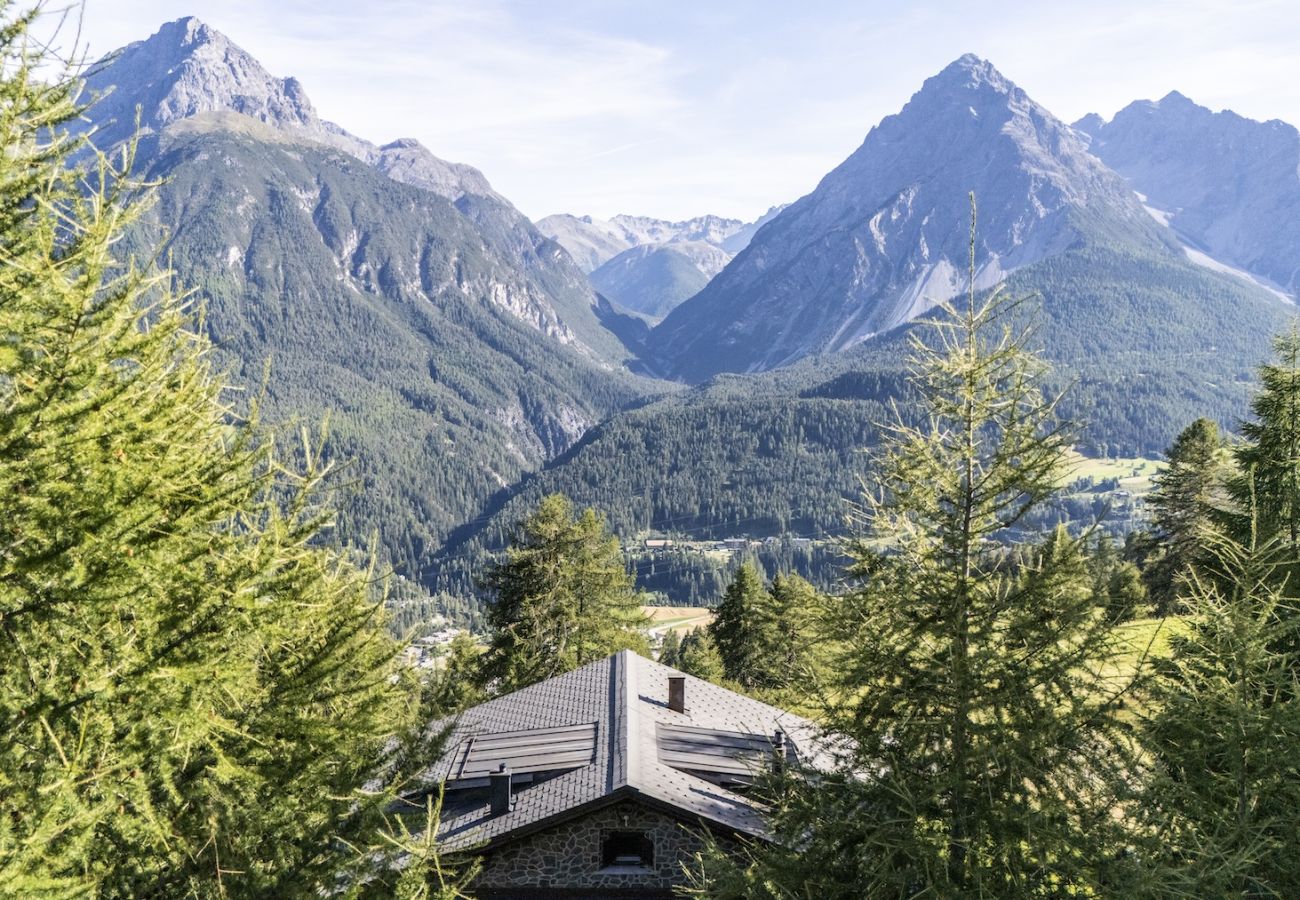 Chalet in Scuol - Bergchalet Flöna: Luxuriöses freistehendes 5 Zimmer-Chalet an der Pist mit Hotpot & Sauna