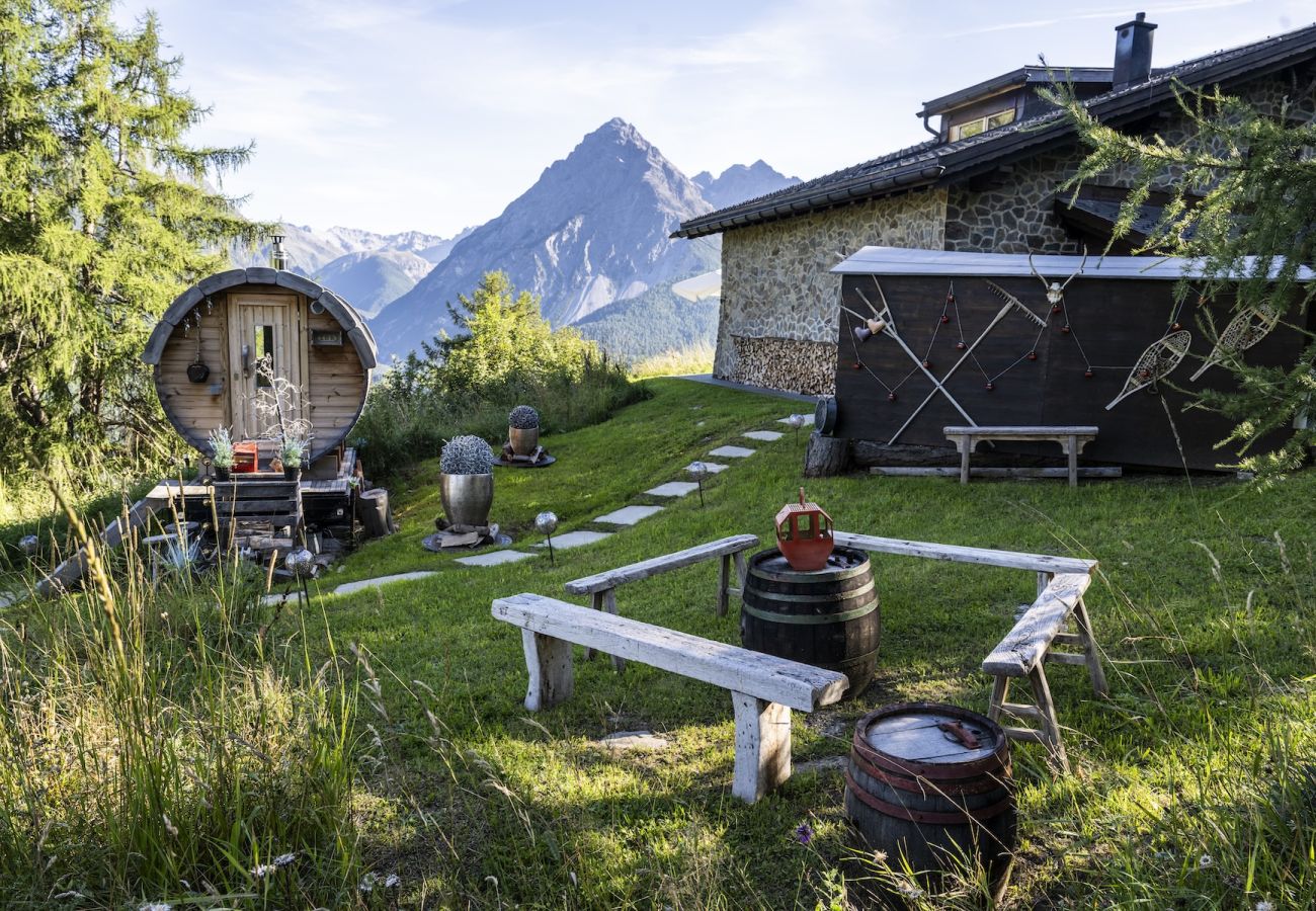 Chalet in Scuol - Bergchalet Flöna: Luxuriöses freistehendes 5 Zimmer-Chalet an der Pist mit Hotpot & Sauna