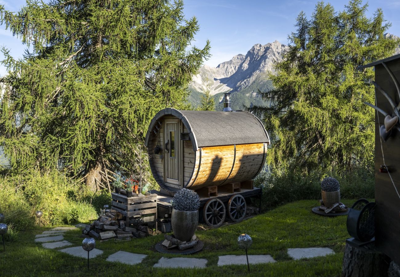 Chalet in Scuol - Bergchalet Flöna: Luxuriöses freistehendes 5 Zimmer-Chalet an der Pist mit Hotpot & Sauna