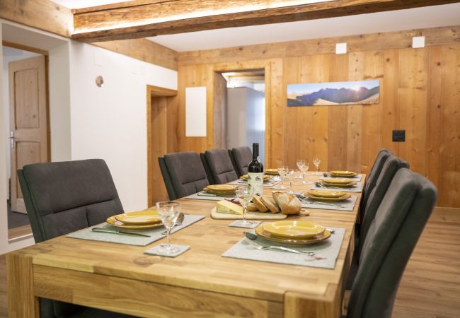 Ferienwohnung in Sent - Chasa Capricorn Sent: Grosszügige 5-Zimmerwohung im Alpenchic-Stil im Herzen von Sent Ferienwohnung in Sent - Chasa Capricorn Sent: Grosszügige 5-Zimmerwohung im Alpenchic-Stil im Herzen von Sent