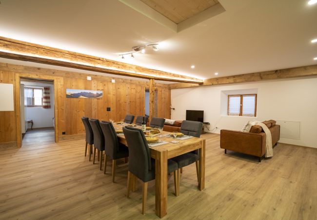 Ferienwohnung in Sent - Chasa Capricorn Sent: Grosszügige 5-Zimmerwohung im Alpenchic-Stil im Herzen von Sent Ferienwohnung in Sent - Chasa Capricorn Sent: Grosszügige 5-Zimmerwohung im Alpenchic-Stil im Herzen von Sent