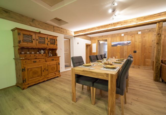 Ferienwohnung in Sent - Chasa Capricorn Sent: Grosszügige 5-Zimmerwohung im Alpenchic-Stil im Herzen von Sent Ferienwohnung in Sent - Chasa Capricorn Sent: Grosszügige 5-Zimmerwohung im Alpenchic-Stil im Herzen von Sent