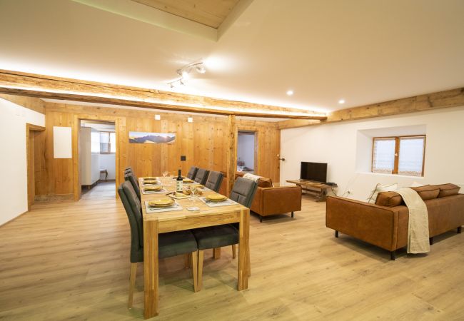 Ferienwohnung in Sent - Chasa Capricorn Sent: Grosszügige 5-Zimmerwohung im Alpenchic-Stil im Herzen von Sent Ferienwohnung in Sent - Chasa Capricorn Sent: Grosszügige 5-Zimmerwohung im Alpenchic-Stil im Herzen von Sent