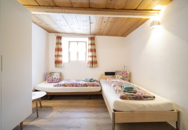 Ferienwohnung in Sent - Chasa Capricorn Sent: Grosszügige 5-Zimmerwohung im Alpenchic-Stil im Herzen von Sent Ferienwohnung in Sent - Chasa Capricorn Sent: Grosszügige 5-Zimmerwohung im Alpenchic-Stil im Herzen von Sent