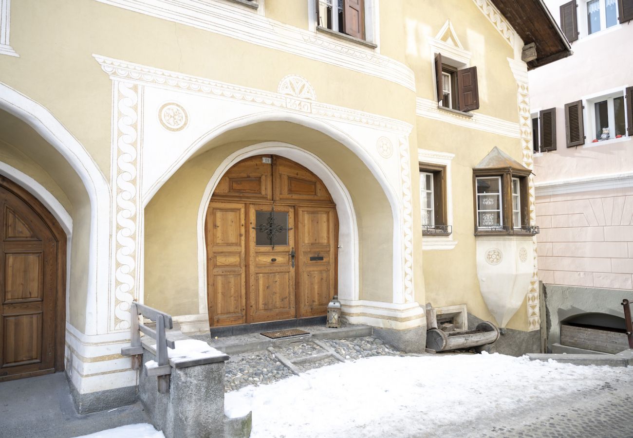 Ferienwohnung in Sent - CHASA CAPRICORN SENT: GROSSZÜGIGE 5 ZIMMERWOHNUNG IM «ALPENCHICK-STIL» IM HERZEN VON SENT