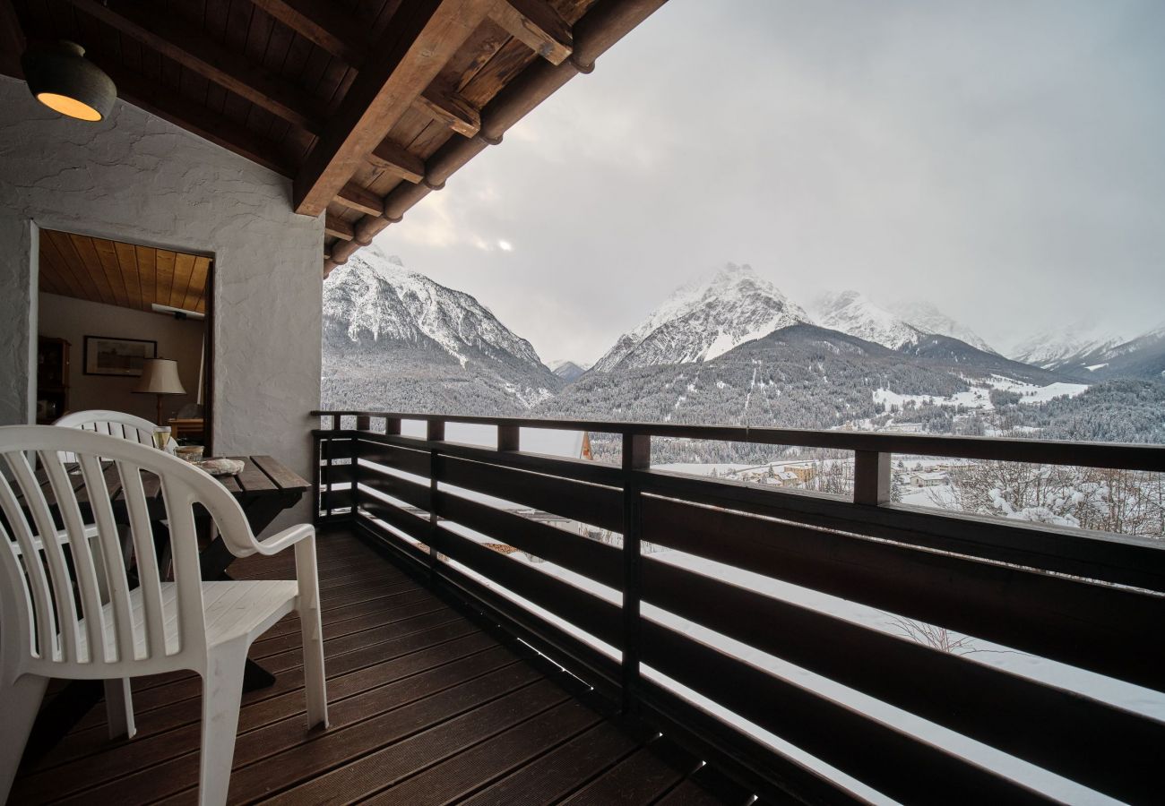 Ferienhaus in Scuol - Chasa Panorama: Ruhig gelegenes 5-Zimmerhaus mit Garten und Panoramaaussicht auf den Nationalpark und das Schloss Tarasp