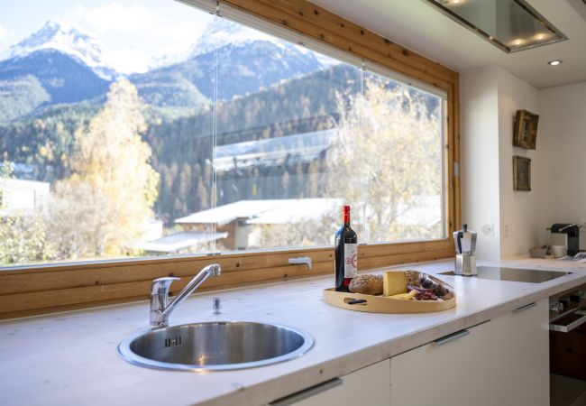 Ferienhaus in Scuol - Chasa 5: Modernes 4 ½-Zimmer Ferienhaus mit Panoramablick und Arvenduft Ferienhaus in Scuol - Chasa 5: Modernes 4 ½-Zimmer Ferienhaus mit Panoramablick und Arvenduft
