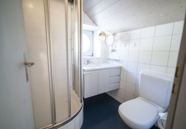 Ferienwohnung in Ardez - Chasa Suot Chastè: 4.5-Zimmer-Attikawohnung direkt unter dem Ardezer Turm Ferienwohnung in Ardez - Chasa Suot Chastè: 4.5-Zimmer-Attikawohnung direkt unter dem Ardezer Turm