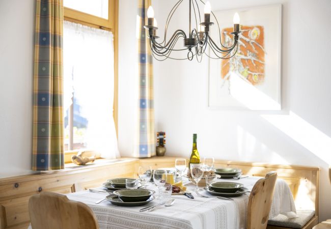 Ferienwohnung in Ardez - Chasa Suot Chastè: 4.5-Zimmer-Attikawohnung direkt unter dem Ardezer Turm Ferienwohnung in Ardez - Chasa Suot Chastè: 4.5-Zimmer-Attikawohnung direkt unter dem Ardezer Turm