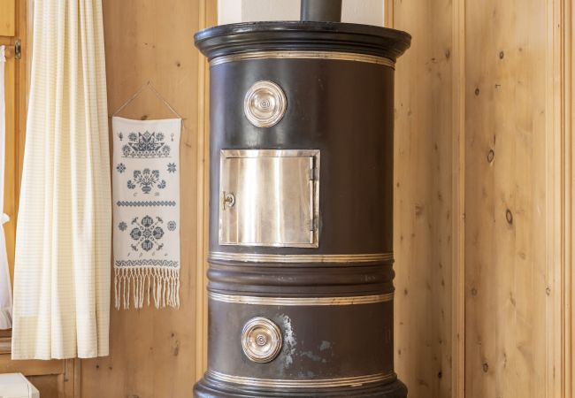 Ferienwohnung in Ardez - Chasa Suot Chastè: 4.5-Zimmer-Attikawohnung direkt unter dem Ardezer Turm Ferienwohnung in Ardez - Chasa Suot Chastè: 4.5-Zimmer-Attikawohnung direkt unter dem Ardezer Turm