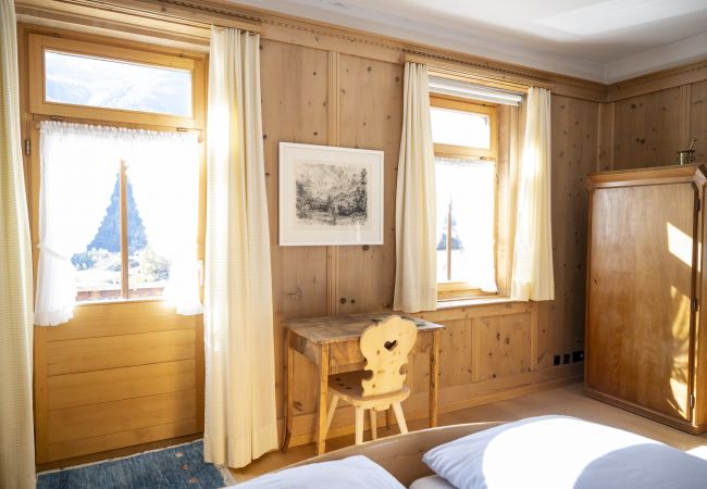 Ferienwohnung in Ardez - Chasa Suot Chastè: 4.5-Zimmer-Attikawohnung direkt unter dem Ardezer Turm Ferienwohnung in Ardez - Chasa Suot Chastè: 4.5-Zimmer-Attikawohnung direkt unter dem Ardezer Turm