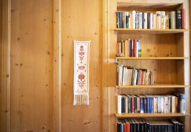Ferienwohnung in Ardez - Chasa Suot Chastè: 4.5-Zimmer-Attikawohnung direkt unter dem Ardezer Turm Ferienwohnung in Ardez - Chasa Suot Chastè: 4.5-Zimmer-Attikawohnung direkt unter dem Ardezer Turm