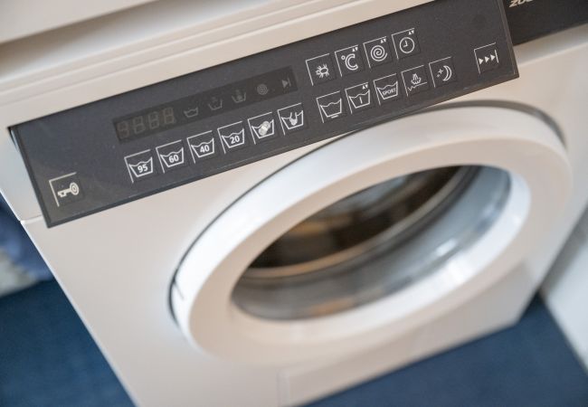 Ferienwohnung in Ardez - Chasa Suot Chastè: 4.5-Zimmer-Attikawohnung direkt unter dem Ardezer Turm Ferienwohnung in Ardez - Chasa Suot Chastè: 4.5-Zimmer-Attikawohnung direkt unter dem Ardezer Turm