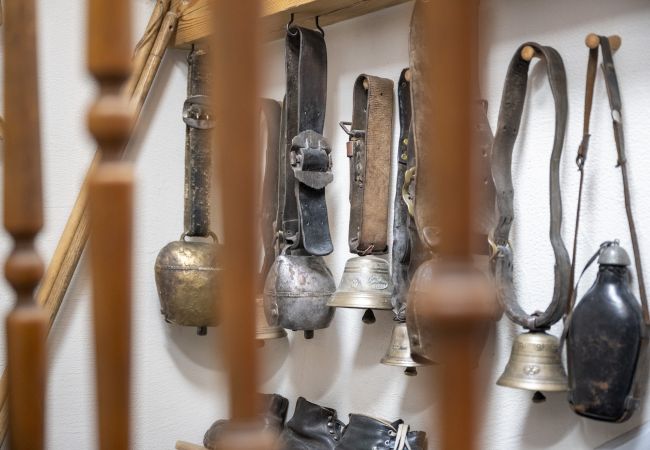 Ferienwohnung in Ardez - Chasa Suot Chastè: 4.5-Zimmer-Attikawohnung direkt unter dem Ardezer Turm Ferienwohnung in Ardez - Chasa Suot Chastè: 4.5-Zimmer-Attikawohnung direkt unter dem Ardezer Turm