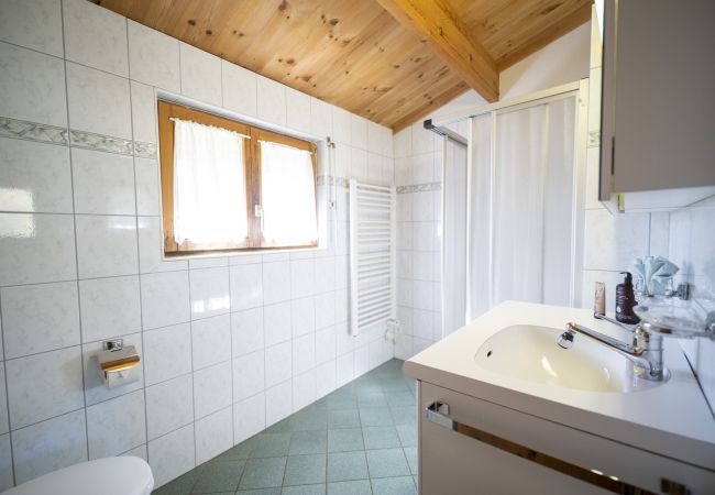 Chalet in Ramosch - Chasa Avant Porta: Freistehendes 4.5-Zimmer-Chalet mit Panoramasicht Chalet in Ramosch - Chasa Avant Porta: Freistehendes 4.5-Zimmer-Chalet mit Panoramasicht