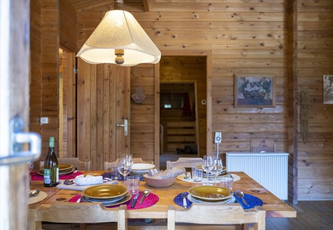Chalet in Ramosch - Chasa Avant Porta: Freistehendes 4.5-Zimmer-Chalet mit Panoramasicht Chalet in Ramosch - Chasa Avant Porta: Freistehendes 4.5-Zimmer-Chalet mit Panoramasicht