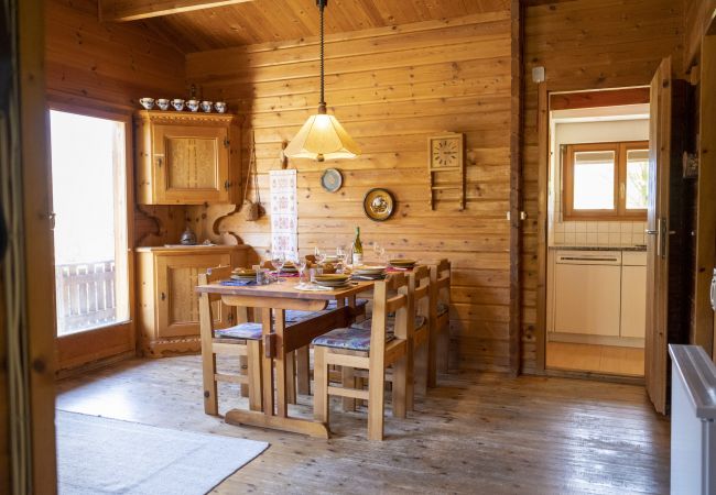 Chalet in Ramosch - Chasa Avant Porta: Freistehendes 4.5-Zimmer-Chalet mit Panoramasicht Chalet in Ramosch - Chasa Avant Porta: Freistehendes 4.5-Zimmer-Chalet mit Panoramasicht