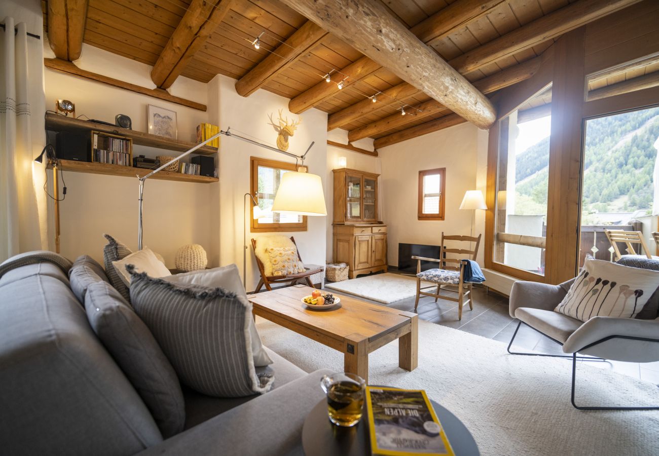 Ferienwohnung in Zernez - Chasa Melchior: Liebevoll eingerichtete 4.5-Zimmer-Dachwohnung am Tor zum Schweizerischen Nationalpark