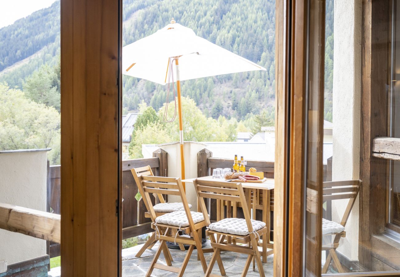 Ferienwohnung in Zernez - Chasa Melchior: Liebevoll eingerichtete 4.5-Zimmer-Dachwohnung am Tor zum Schweizerischen Nationalpark