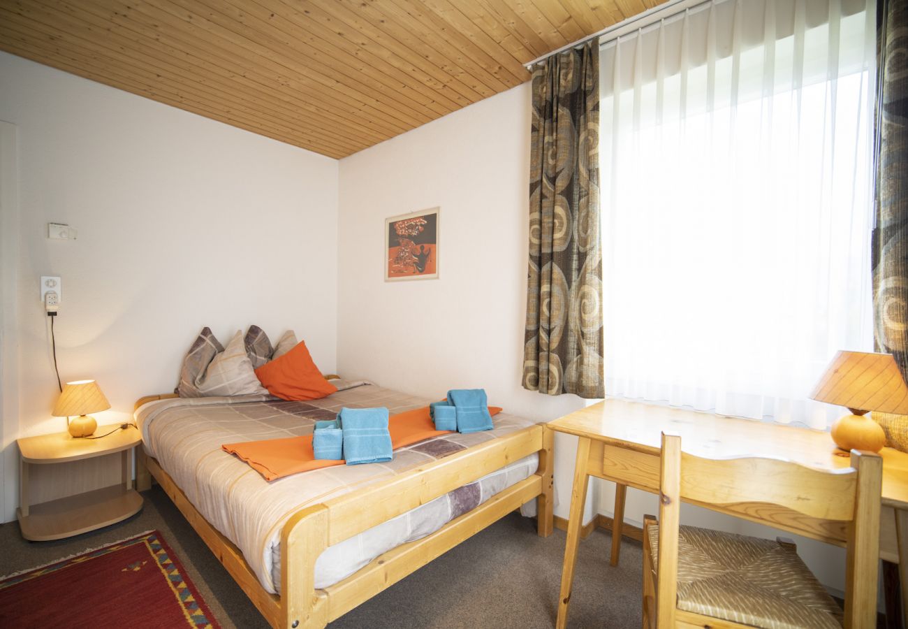 Ferienwohnung in Scuol - CHASA TRÜ NR. 18: GEMÜTLICH EINGERICHTETE 4.5-ZIMMERWOHNUNG IN DER FERIENSIEDLUNG TRÜ