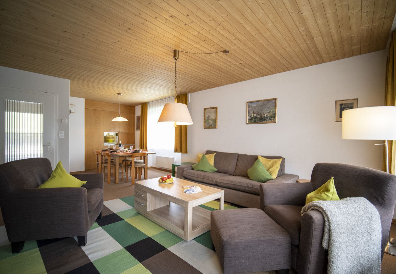 Ferienwohnung in Scuol - CHASA TRÜ NR. 18: GEMÜTLICH EINGERICHTETE 4.5-ZIMMERWOHNUNG IN DER FERIENSIEDLUNG TRÜ