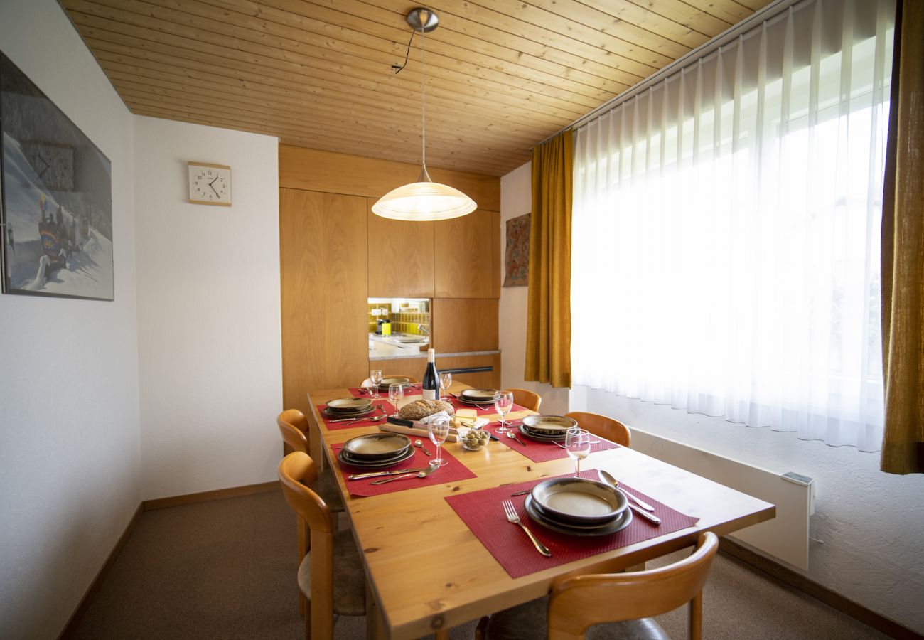 Ferienwohnung in Scuol - CHASA TRÜ NR. 18: GEMÜTLICH EINGERICHTETE 4.5-ZIMMERWOHNUNG IN DER FERIENSIEDLUNG TRÜ