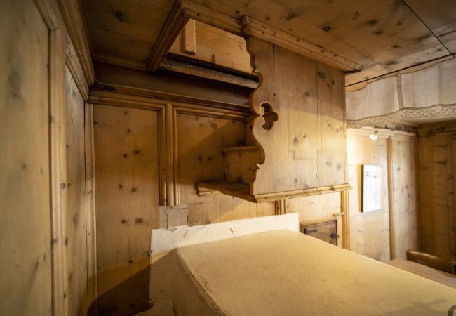 Ferienwohnung in Scuol - Chasa Engiadina EG: denkmalgeschütztes Engadinerhaus mitten in Scuol Ferienwohnung in Scuol - Chasa Engiadina EG: denkmalgeschütztes Engadinerhaus mitten in Scuol