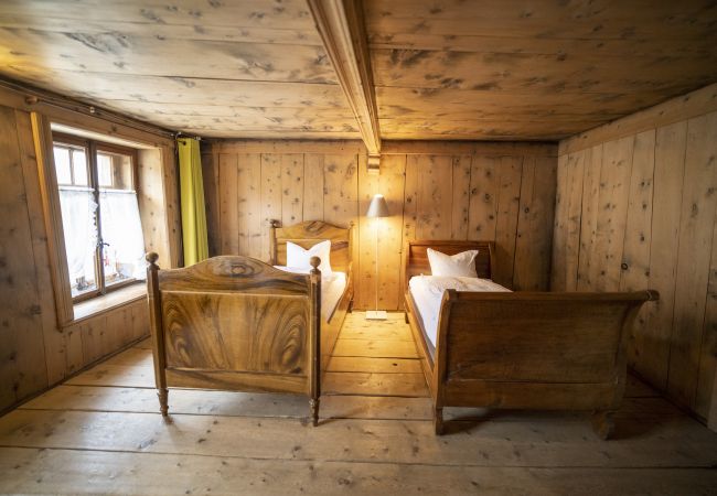 Ferienwohnung in Scuol - Chasa Engiadina EG: denkmalgeschütztes Engadinerhaus mitten in Scuol Ferienwohnung in Scuol - Chasa Engiadina EG: denkmalgeschütztes Engadinerhaus mitten in Scuol