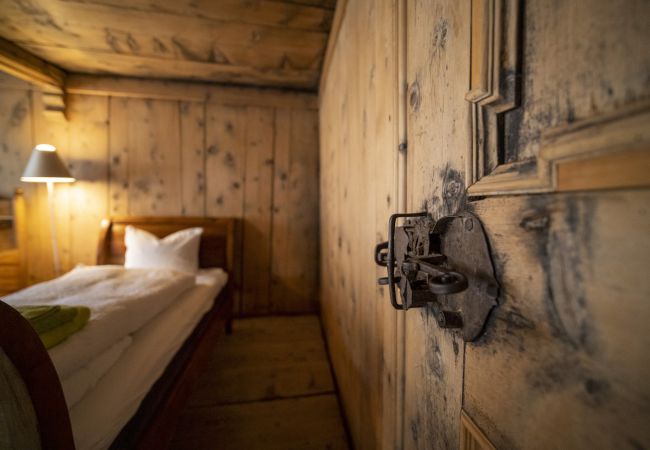 Ferienwohnung in Scuol - Chasa Engiadina EG: denkmalgeschütztes Engadinerhaus mitten in Scuol Ferienwohnung in Scuol - Chasa Engiadina EG: denkmalgeschütztes Engadinerhaus mitten in Scuol